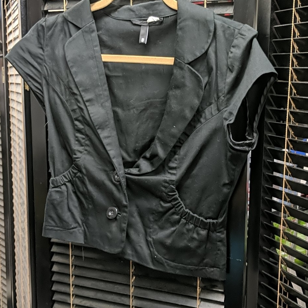 H&M short sleeve cropped black blazer 8